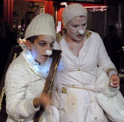 Membres de l'association « les Pierrots de la nuit » œuvrant pour la préservation de la vitalité de la nuit parisienne