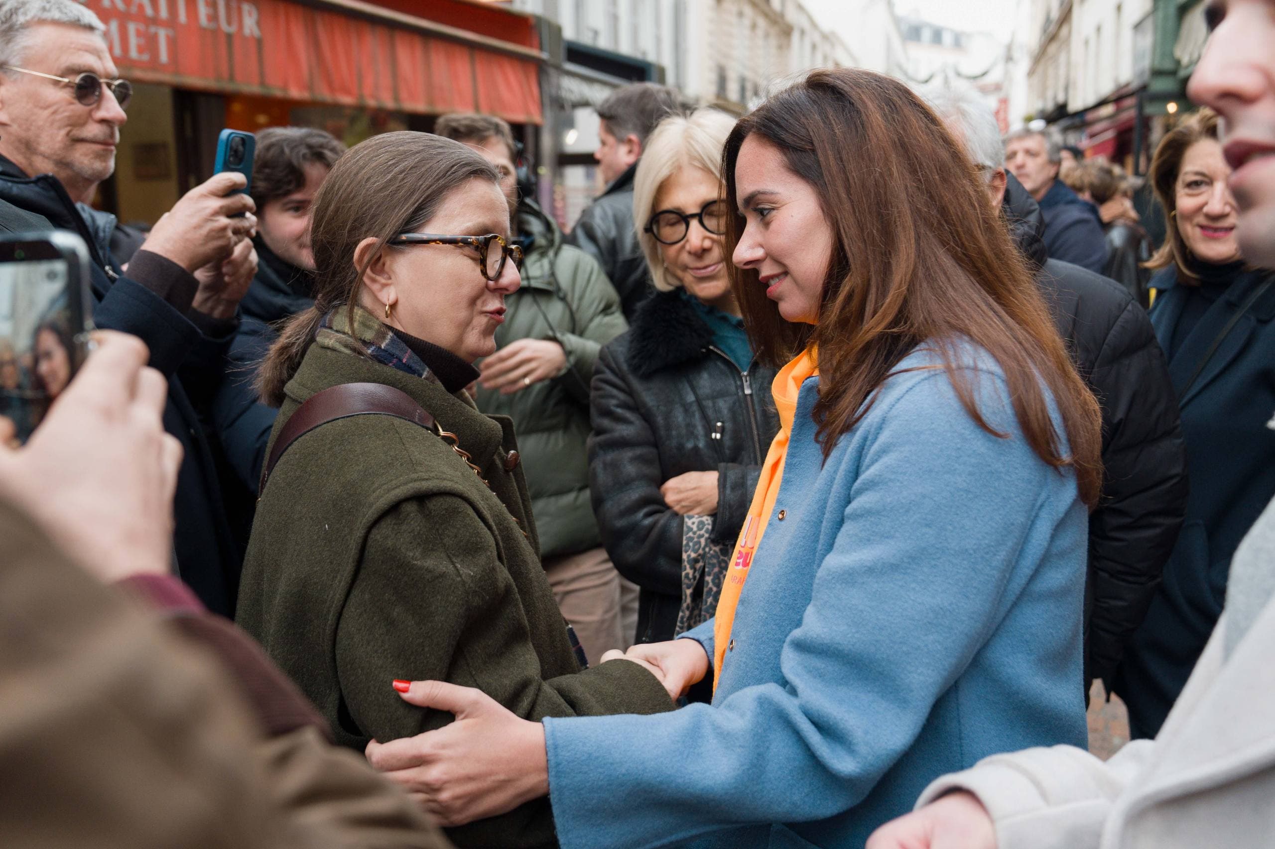 Sarah Knafo à la rencontre des Parisiens